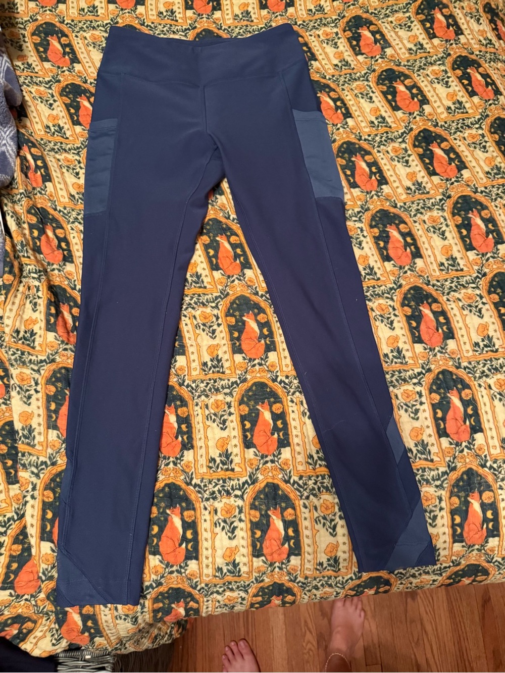 Mondetta Navy Leggings with pockets - size small
